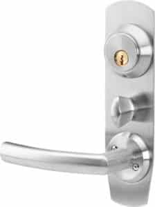 Habo har marknadsfört sin ytterdörrsats Säkra i ett par år. Nu presenteras Säkra även i rostfritt utförande med handtaget Atlanta utrustat med dubbelverkande returfjänder.