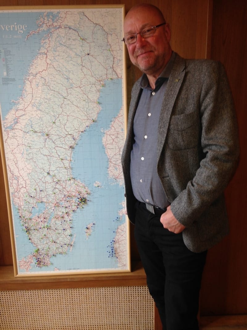 Bert Larsson - en nöjd vd vid kartan med alla landets XL-handlare