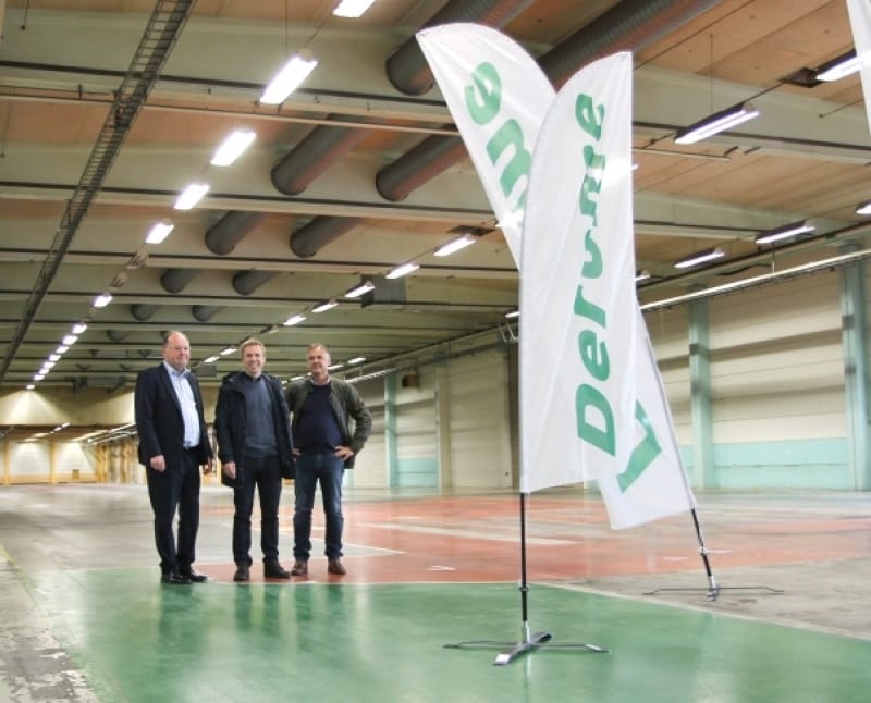 Kommunalråd i Landskrona kommun Torkild Strandberg, Johan Winroth, VD Derome Byggvaror & Träteknik AB, Lars Borup, platschef och projektledare i Landskrona.