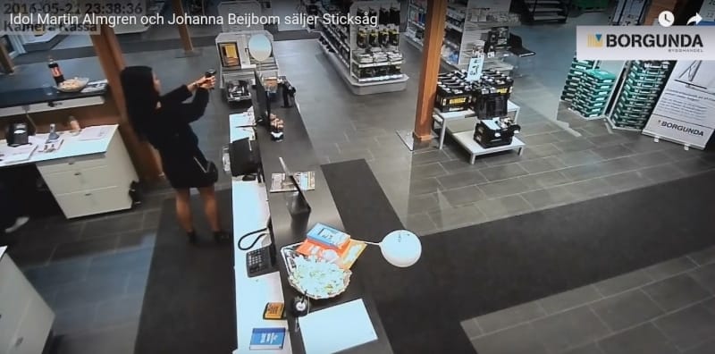 Här sjunger Johanna Beijbom i scannern