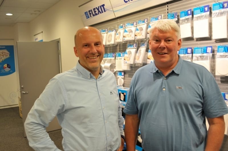 Vd:n Knut Skogstad och ägaren Pål Martinsen i Flexits showroom