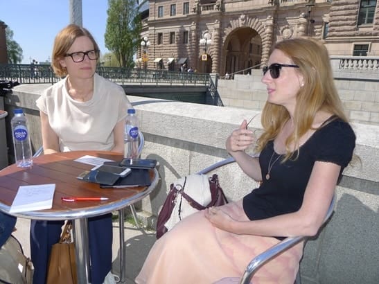 Monica Björk pressar Caroline Szyber